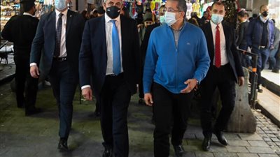 أمين منظمة السياحة العالمية يتجول في خان الخليلي والتحرير ويترقب موكب المومياوات الملكية