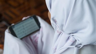 هل يجوز للحائض قراءة القرآن؟.. واعظة تُجيب 