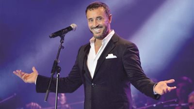 كاظم الساهر يُحذّر معجبة من الطلاق