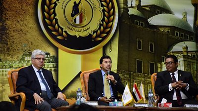 صبحي يناقش الاستراتيجية الوطنية للشباب مع أعضاء الأسر والاتحادات الطلابية