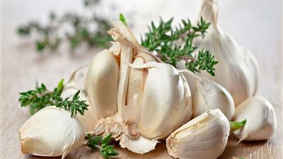 استعدادًا لرمضان.. خزني 5 كيلو ثوم في ساعة واحدة بهذه الطريقة 