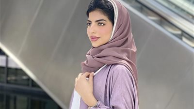 موضة رمضان 2021| خبيرة أزياء توضح أحدث 6 تصميمات للعبايات (صور)