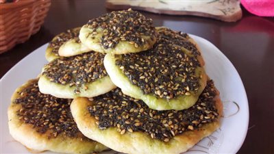  طريقة عمل «مناقيش الزعتر» بزيت الزيتون وسلطة التبولة بالكينوا..أكلات سورية لذيذة 