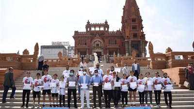 وزير الرياضة يشهد مهرجان الريشة الطائرة الهوائية بقصر البارون (صور)