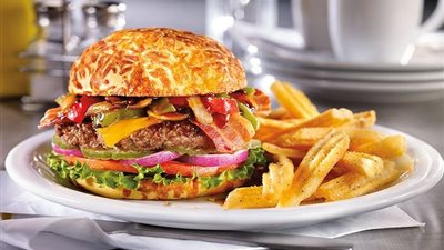 قبل رمضان 2021.. تعرفي على طريقة عمل برجر الفراخ