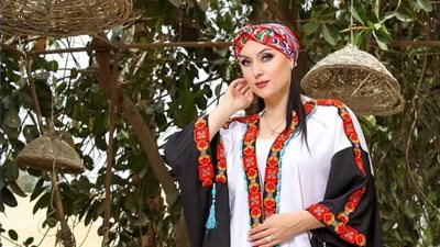 رانيا يوسف تستعرض آخر صيحات موضة صيف 2021