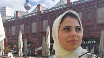 وزيرة الهجرة تدعم نوران حسنين التي تعرضت للتمييز بألمانيا