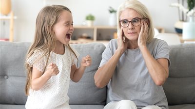 5 خطوات للتعامل مع طفلك العصبي.. تعرفي عليها