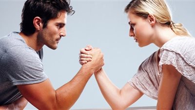 أيهما أذكى الرجل أم المرأة؟.. طبيب نفسي يُجيب