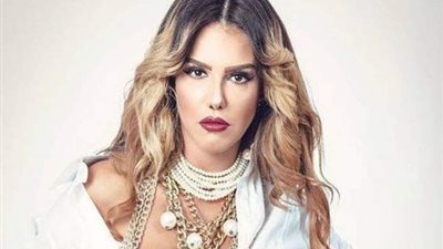 دنيا عبد العزيز تحيى ذكرى وفاة والدتها: «وقفتي حياتي»