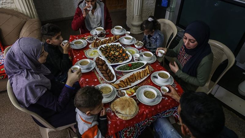 تناول إفطار وسحور