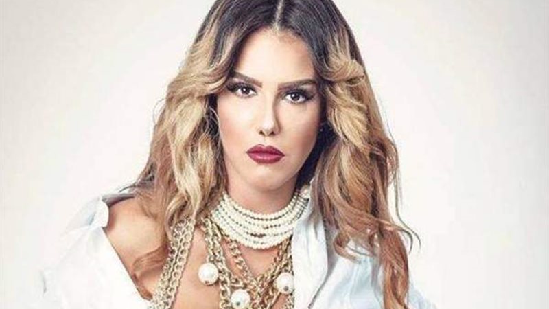 الفنانة دنيا عبد