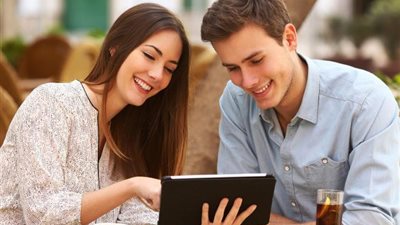 بتحبي ولا متعلقة؟.. تعرفي على الفرق بينهما