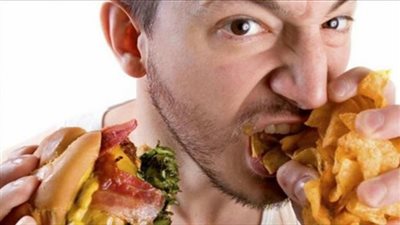 تُصيبك بأمراض مزمنة.. احذري 11 عادة خاطئة على مائدة الإفطار