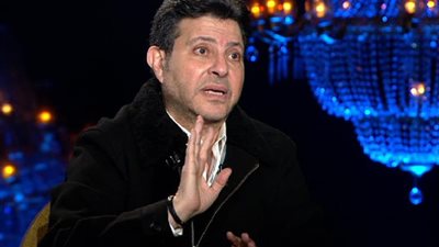 شيخ الحارة لـ هاني شاكر: سبت بنتك بتتعالج في باريس ورجعت عشان الفلوس.. والمطرب يرد