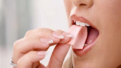 هل مضغ اللبان يُبطل الصيام؟.. أحمد كريمة: يجوز بهذا الشرط.. فيديو