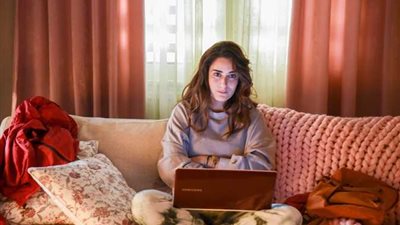 مشهد أمينة خليل مع طبيبة نساء وتوليد يُغضب المشاهدين: «الخلفة مش قمار دي رزق»