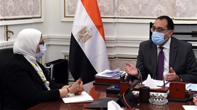 «مدبولي»: تكليفات رئاسية بالتوسع في إعطاء اللقاحات للحد من انتشار الفيروس