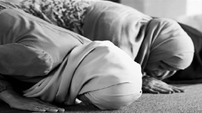 صلاة المرأة في بيتها أفضل.. لماذا؟ أمين الفتوى يُجيب