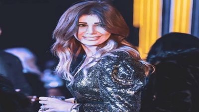 اطلالة مبهرة ليارا نعوم وابنتيها 