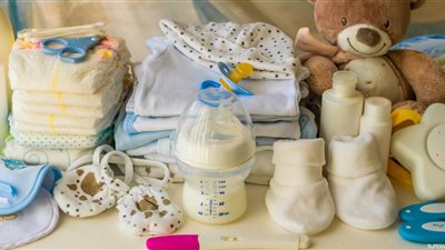 سنة أولى أمومة.. قائمة بمستلزمات البيبي منذ الولادة حتى التسنين 