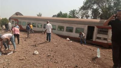 وزير النقل يتفقد موقع حادث قطار المنصورة