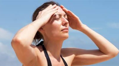 علاج ضربة الشمس.. كيف يمكنكِ التعامل مع الطقس الحار؟