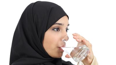 مفاجأة.. الإكثار من الماء في السحور يجعلكِ تشعرين بالعطش