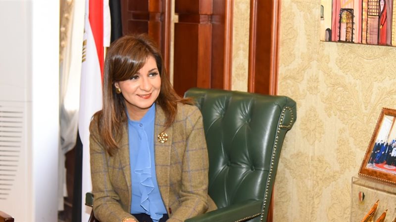 السفيرة نبيلة مكرم،