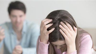 رفضت تصرف عليه فضربها بالسكين.. شهد تستغيث بـ محكمة الأسرة 