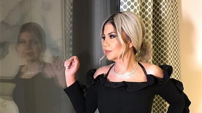 إلهام شاهين وبوسي شلبي يتلقين لقاح كورونا في الإمارات (فيديو)