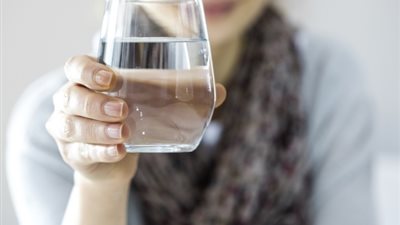 كيف تتجنبي العطش خلال ساعات الصيام؟.. فيديو