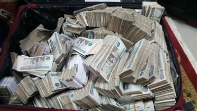 «حمادة وتوتو» في سوهاج.. تحصلا على 10 مليون جنيه بدعوى توظيفها