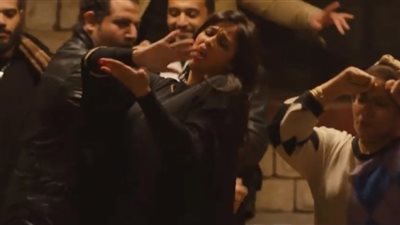 «اللي ملوش كبير» الحلقة 9 | وصلة رقص مُثيرة لـ ياسمين عبد العزيز (فيديو)