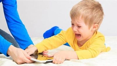 أمهات يتساءلن: ابني عصبي أتعامل معاه إزاي؟.. وخبيرة: «العيب فيكِ مش فيه»