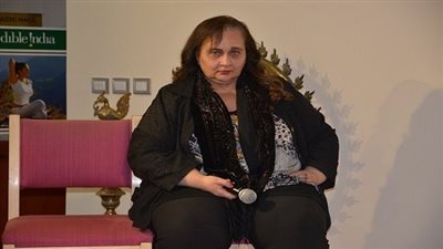 ناقدة تدافع عن مسلسل الطاووس: «لم يخدش الحياء» (فيديو)