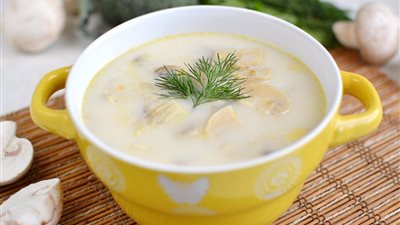 طريقة عمل شوربة كريمة المشروم والفريك بالكزبرة والليمون