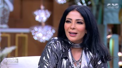 أنا أم حازمة.. منى زكي تكشف طريقتها في تربية أبنائها.. فيديو