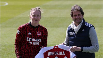 فيفيان ميديما تصل لـ100 مباراة مع نادي أرسنال