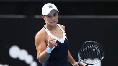 آشلي بارتي تتصدر بطولة شتوتجارت للتنس بالفوز على آرينا سابالينكا