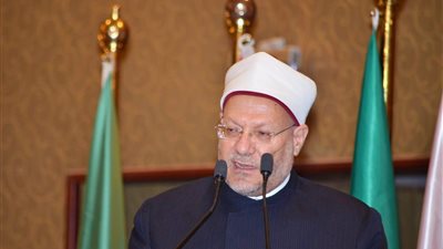 هل يجوز الإفطار للمسافر بالطائرة؟.. مفتي الجمهورية يُجيب