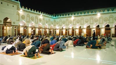 بث مباشر لصلاتي العشاء والتراويح من الجامع الأزهر 