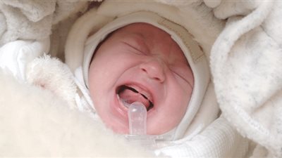 جحيم الأمهات.. ربة منزل تُنهي حياة رضيعها بعد تعذيبه