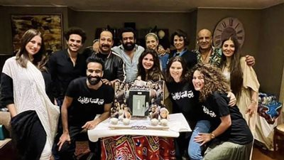 أسرة بين السما والأرض تحتفل بانتهاء العمل فى إفطار جماعي