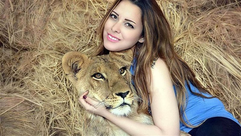 مدربة أسود