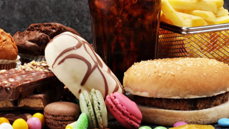 أطعمة تضر بصحة كبدك