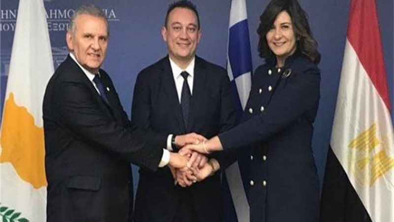 السفيرة نبيلة مكرم