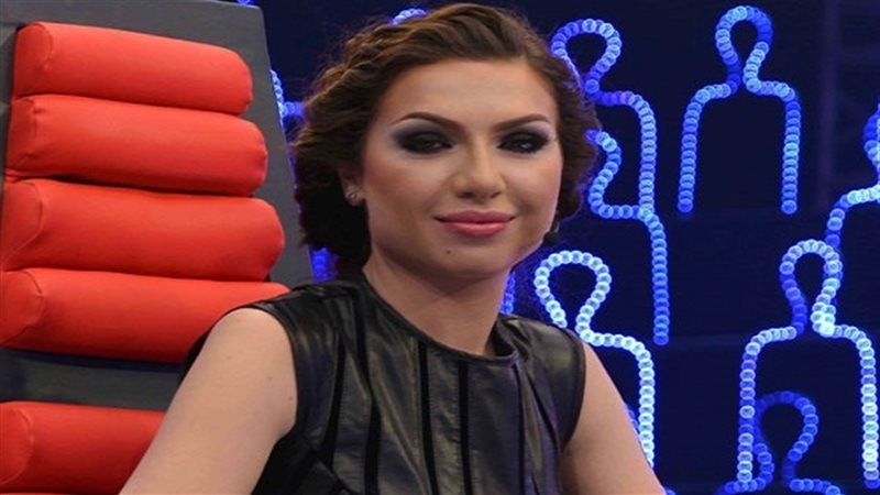 الإعلامية مني عبد