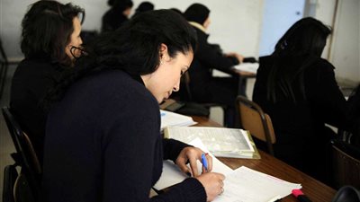 الدراسات العليا.. هدف علمي أم هروب من شبح العنوسة ؟