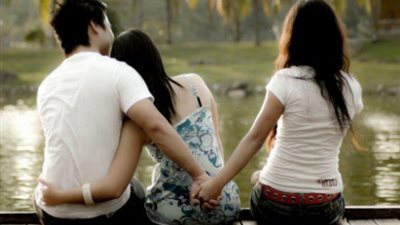 للمتزوجات.. احذري الطرف الثالث «خرّابة بيوت»